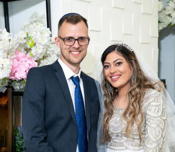 "שגרירים בלב" | שידוכים בין חברים באופן ממוסד