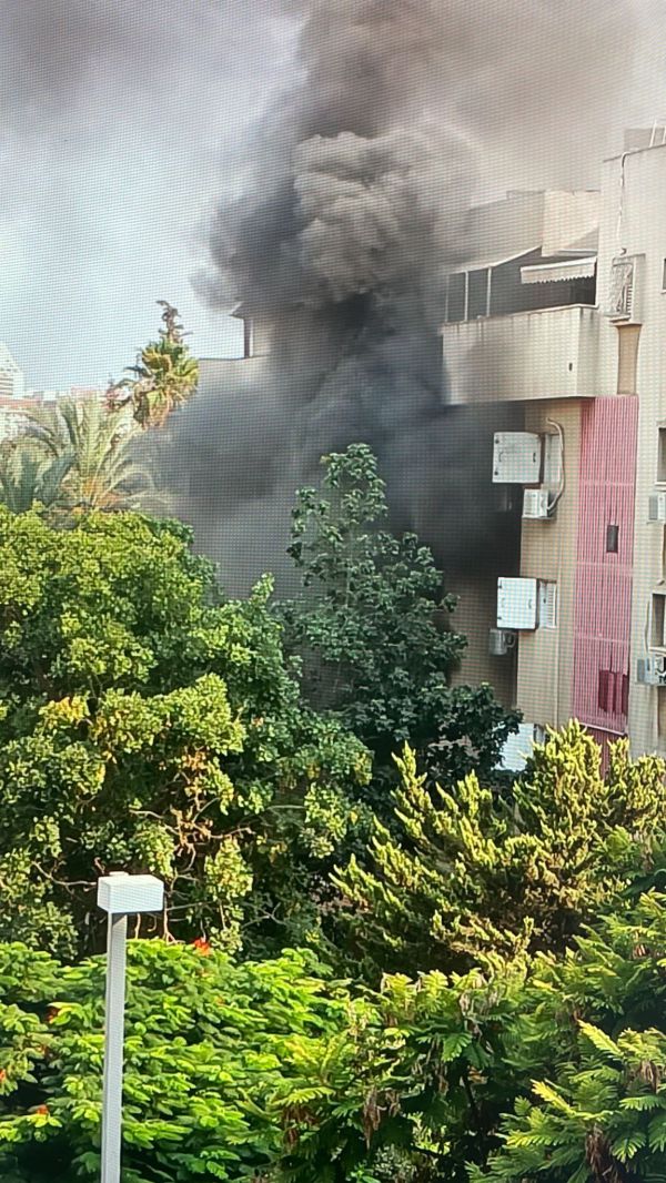 חולון: בת 76 מורדמת ומונשמת בעקבות שריפה