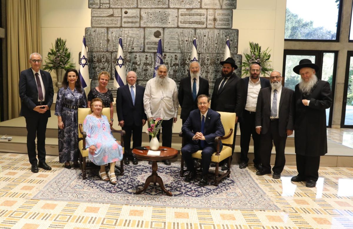 הרצוג נפגש עם זוכי פרס כץ: "מיישמים את עולם ההלכה"