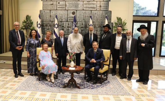 הרצוג נפגש עם זוכי פרס כץ: "מיישמים את עולם ההלכה"