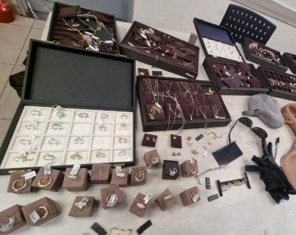 כמו בסרטים: צפו בתיעוד השוד ברעננה