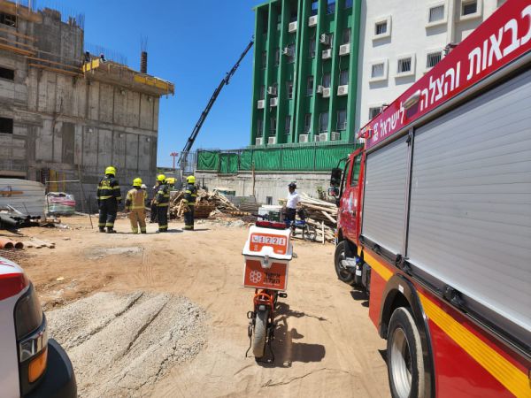 שוב: תאונה באתר בניה, אבן כבדה נפלה על פועל