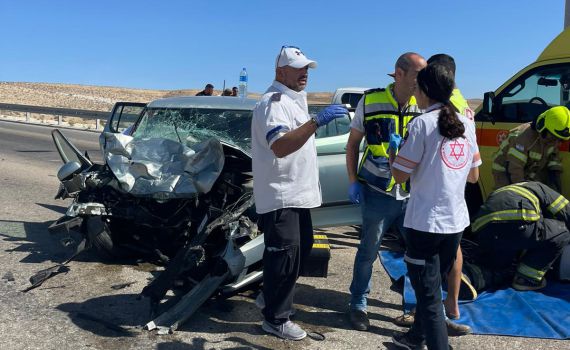 8 פצועים קל עד בינוני בתאונת דרכים בצומת ירוחם