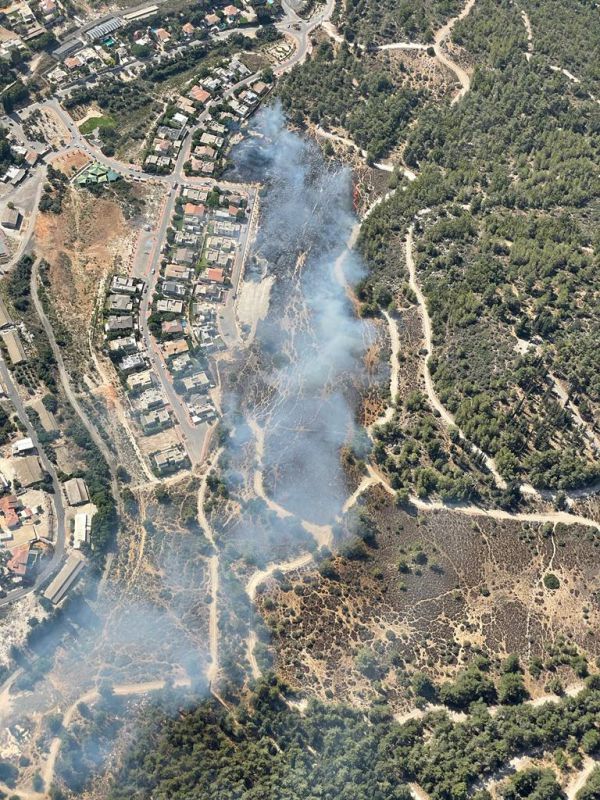 עשרות צוותי כיבוי ומטוסים פועלים בשריפה ליד בית שמש