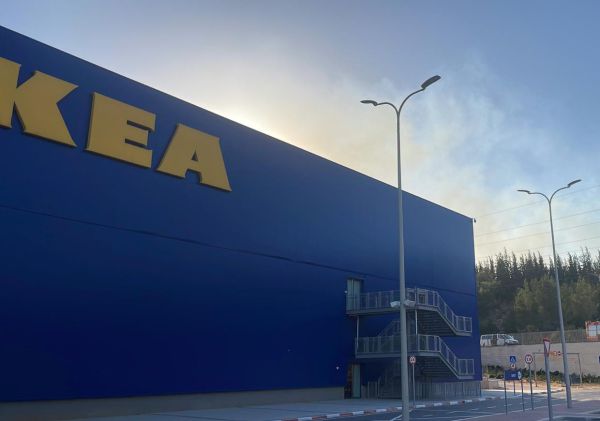 השריפה ליד בית שמש: איקאה פונתה לזמן קצר