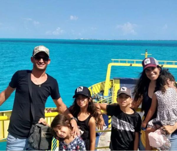 בעקבות השמש: המשפחה שנודדת בין איים טרופיים