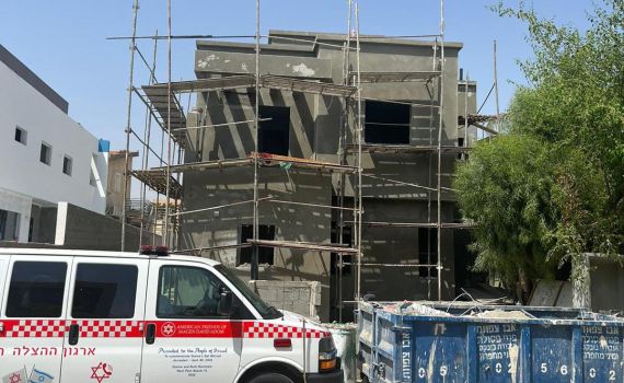 שוב: תאונת עבודה, פועל נפל באתר בניה