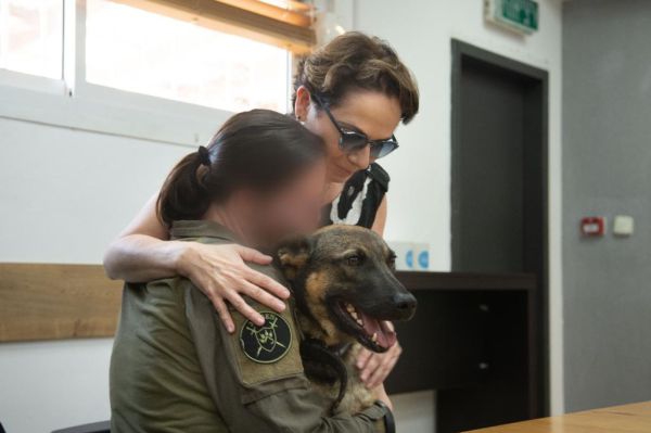 בני משפחת קמחי נפגשו עם החיילת שאיתרה את גופתו