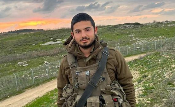 לפיד להורי החייל שנהרג: "המדינה בוכה יחד אתכם"