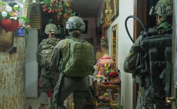 בלילה אחד: לוחמי צה"ל לכדו 12 מבוקשים | תיעוד