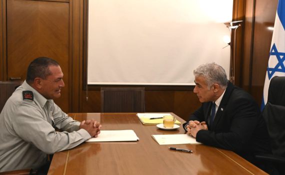 לפיד נפגש עם 2 המועמדים לתפקיד הרמטכ"ל