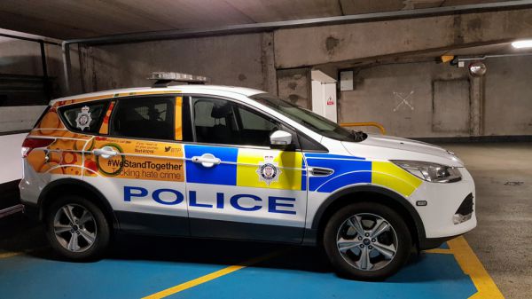 זעזוע בבריטניה: ילדה בת 9 נורתה למוות בביתה