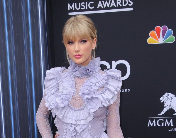 טיילור סוויפט שוברת שיא זכיות בטקס פרסי ה-VMA