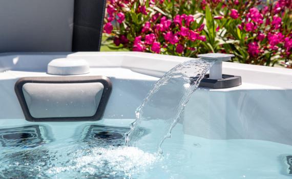 אחרי הפוסט והסערה: "חזרה לספא להצטלם בלי השמלה"