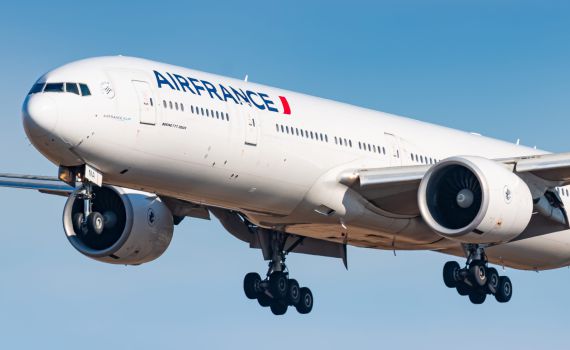 טייסים הושעו לאחר שרבו בטיסה, הצוות נאלץ להפריד