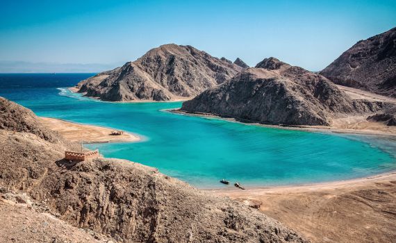 הישראלים מוחים על קרטל המוניות במעבר לסיני: "להחרים"