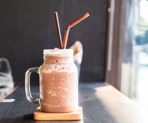 מושלם לחום של אוגוסט: שייק שוקולד בריא