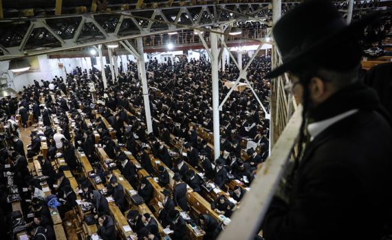 מוצאי ראש השנה באומן: צפו בריקודים של צאת החג