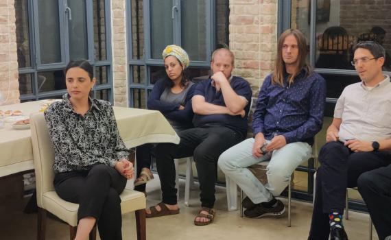 ניצול הפיגוע מצטרף לשקד: "עמדה לצד נפגעי הטרור"