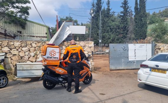 מושב בית נקופה: גג פלסטיק נשבר וגבר כבן 40 נהרג