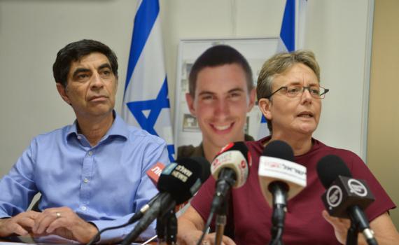 משפחת גולדין על דברי גנץ: "חוצפה וניתוק מהמציאות"