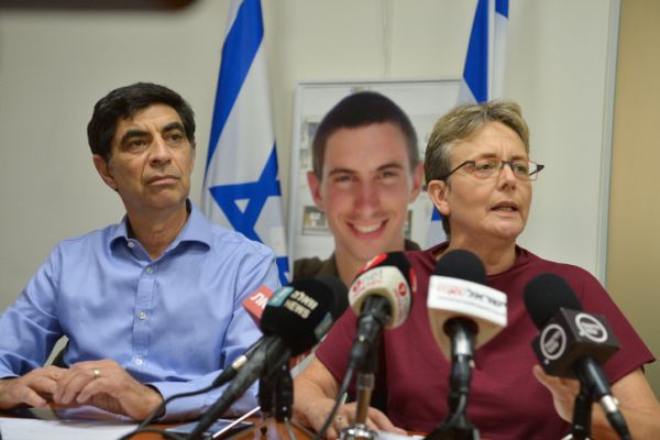 משפחת גולדין על דברי גנץ: "חוצפה וניתוק מהמציאות"