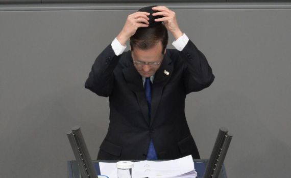 מרגש: הנשיא אומר 'יזכור' לחללי השואה בבונדסטאג