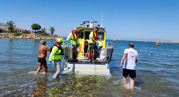 גבר טבע בכנרת בעקבות אירוע מוחי, מצבו קשה