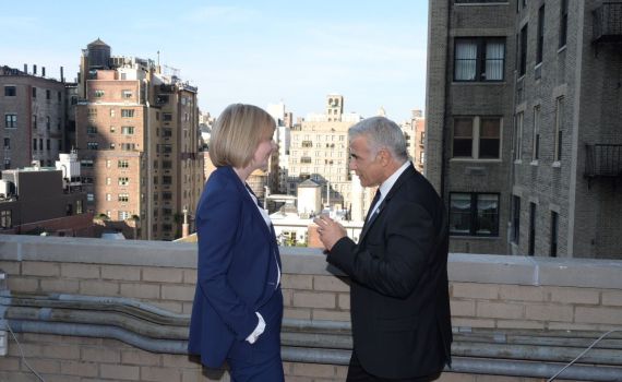 בריטניה שוקלת להעביר את השגרירות לירושלים