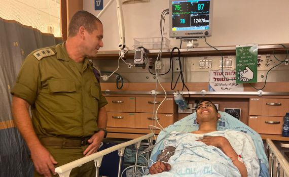 צפו: הלוחם שחיסל את המחבל בקרית ארבע מדבר