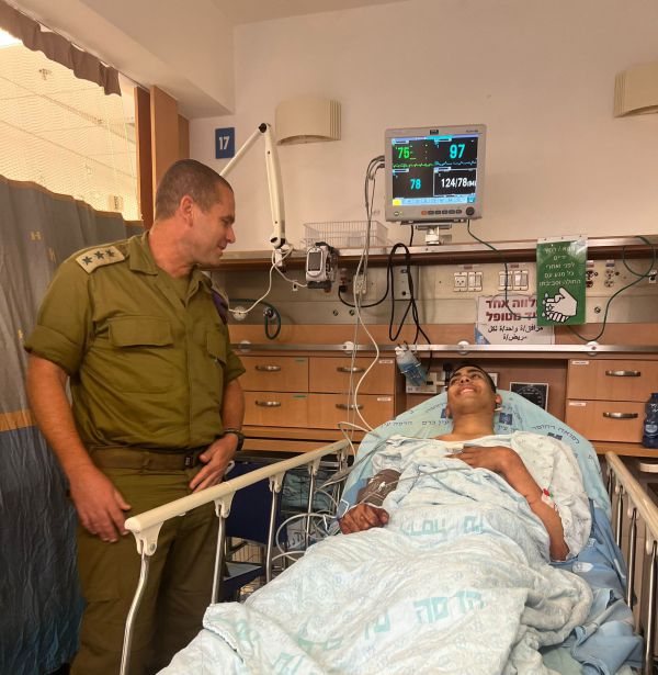 צפו: הלוחם שחיסל את המחבל בקרית ארבע מדבר