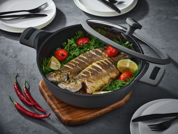 מתכון לשבת: דג לברק שלם צלוי במחבת