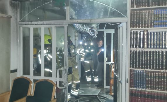 נפתחה חקירה: בית כנסת בנוף הגליל עלה באש