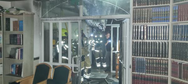 נפתחה חקירה: בית כנסת בנוף הגליל עלה באש