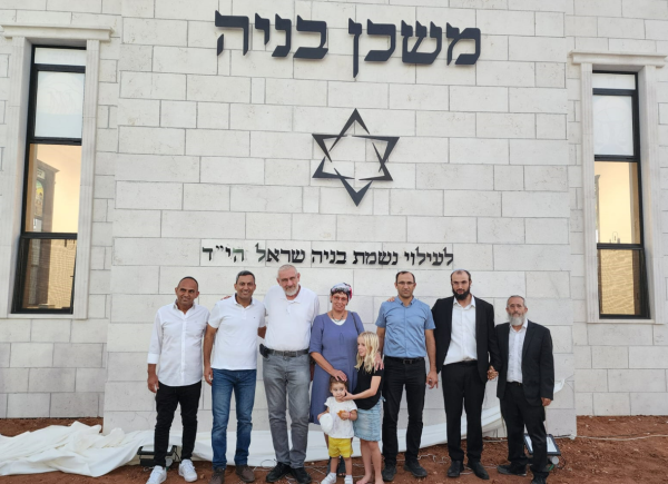 מרגש: הקבלן מהדרום בנה בית כנסת לזכר בניה שראל