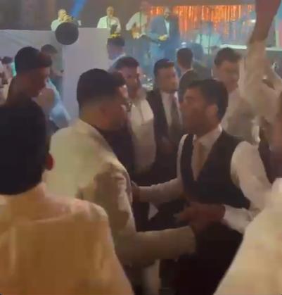 צפו: נוכל הטינדר מתקבל בחתונה לצלילי שיר חסידי