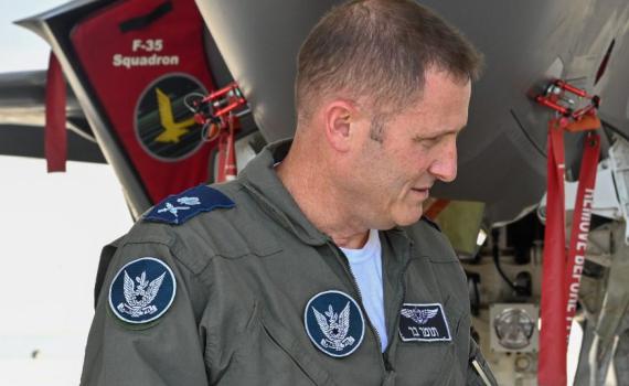 סירוב הטייסים: טייס וותיק וממובילי הסרבנות הודח