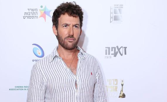 השחקן אורי פפר בהפגנה: "תפסיקו לשלם מיסים"