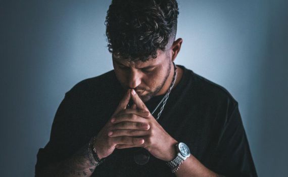 כפיר צפריר הודח מהכוכב הבא, וכבר פורץ עם סינגל