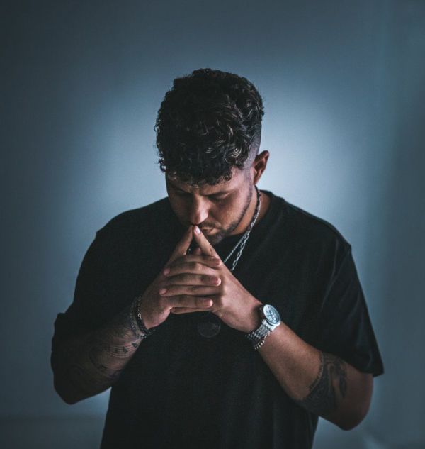 כפיר צפריר הודח מהכוכב הבא, וכבר פורץ עם סינגל