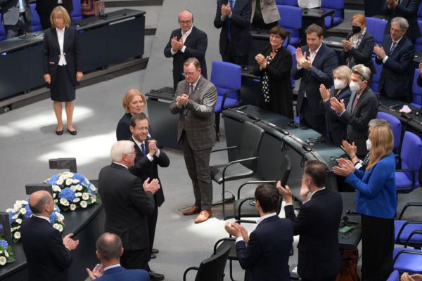 נאום הרצוג בבונדסטאג: "נושא עמי ציווי אחד – זָכוֹר"