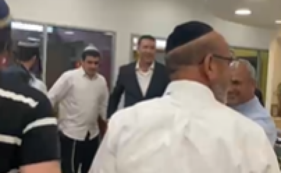 הרב התבשר על בחירתו; מתן כהנא פתח בריקוד. צפו