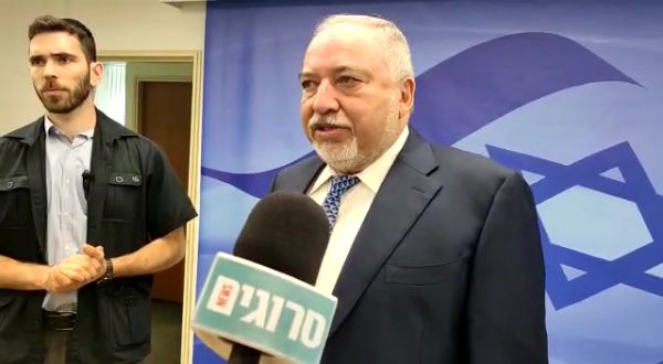 ליברמן תוקף: "נתניהו הוא חלאת המין האנושי"