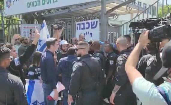 צפו: מהומת ענק בעקבות הזמנת בן גביר ל'בליך'