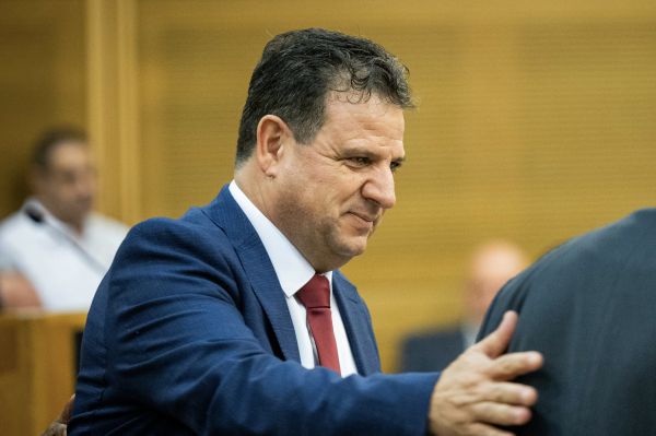 הציוץ שחשף: כך איימן עודה מתכוון להפוך ללשון מאזניים