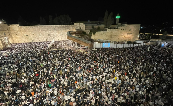עשרות אלפים במעמד הסליחות המרכזי בכותל המערבי