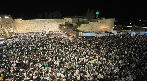 עשרות אלפים במעמד הסליחות המרכזי בכותל המערבי