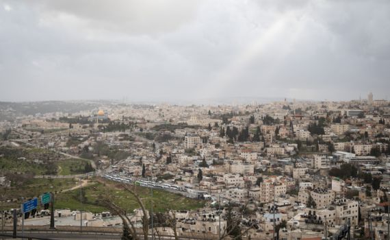 ירידה ניכרת בטמפ'; מעונן וגשם: תחזית מזג אוויר