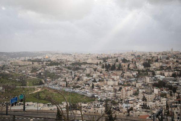 ירידה ניכרת בטמפ'; מעונן וגשם: תחזית מזג אוויר