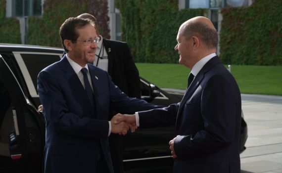 לקראת טקס הזיכרון: הרצוג נפגש עם קנצלר גרמניה